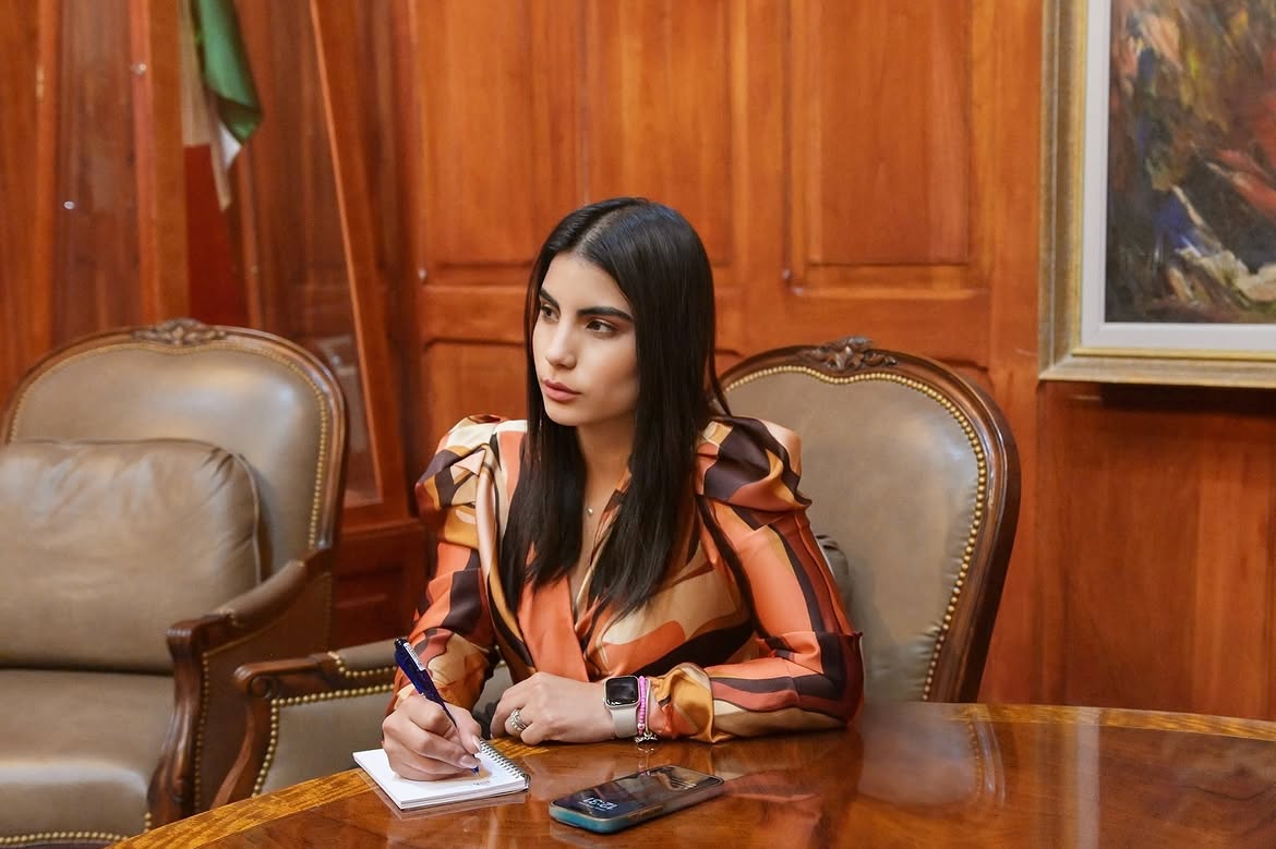 Anya Trevizo: renuncia asistente de Maru Campos tras regaño público