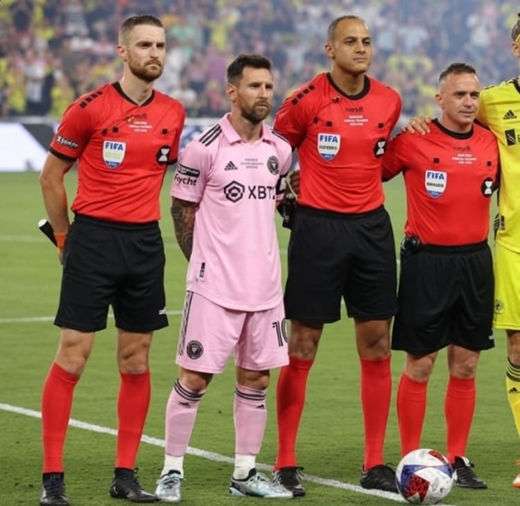 ¿Quién es Ismail Elfath, árbitro favorito de Messi?