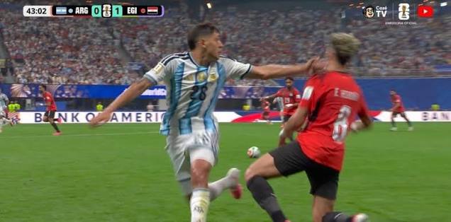 Argentino golpea a Egipcio