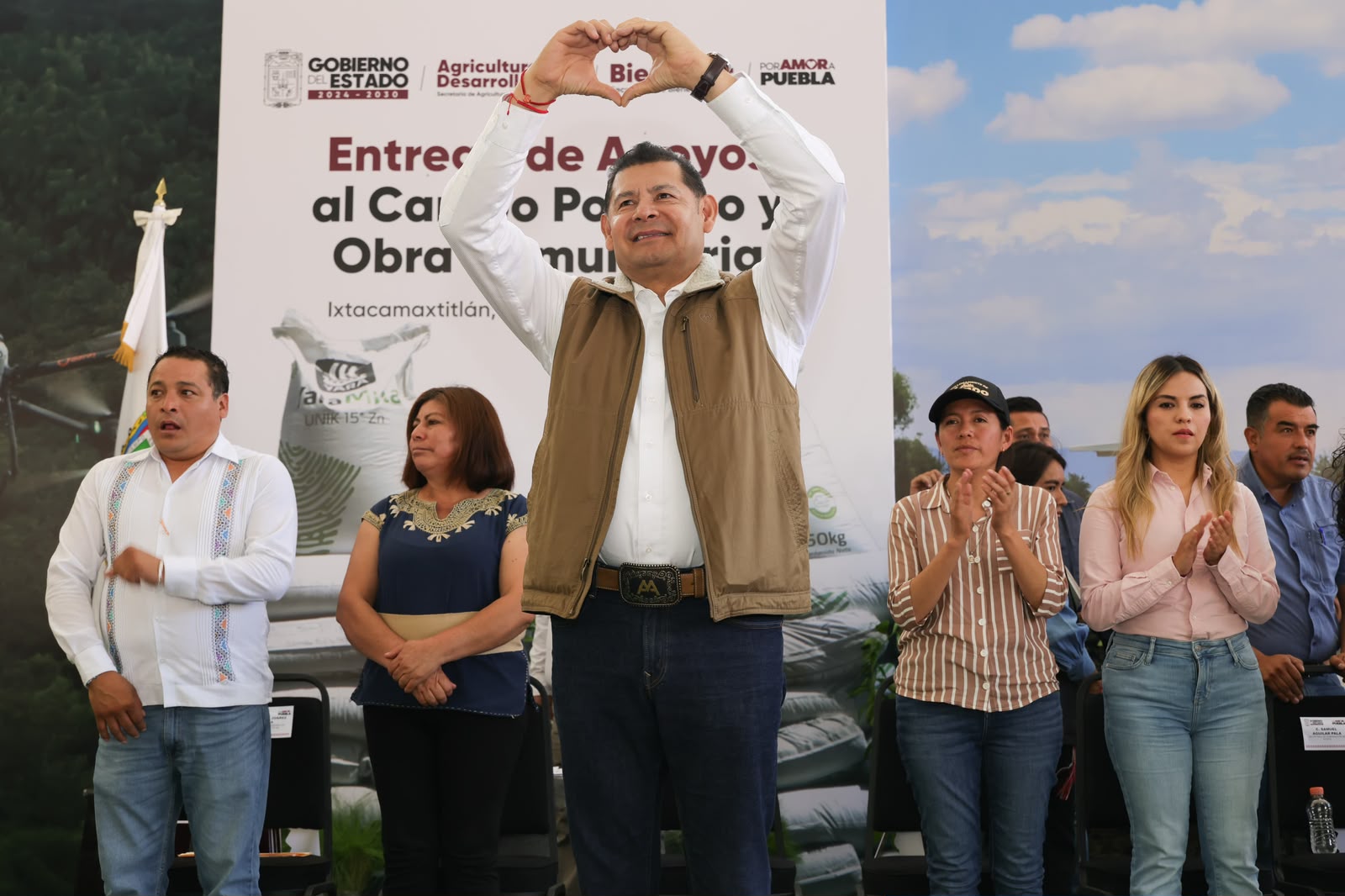 Armenta impulsa el campo poblano con maquinaria, fertilizantes y recursos para comunidades rurales