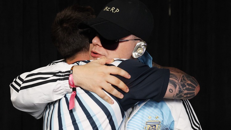 Bizarrap y Messi abrazo