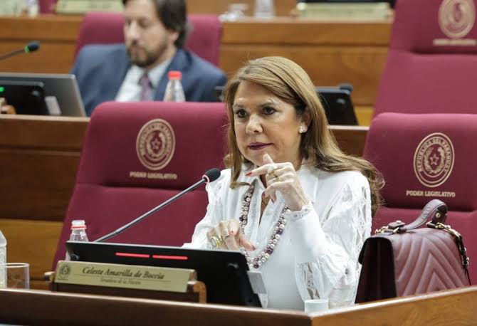 Celeste Amarilla contra Mbappe