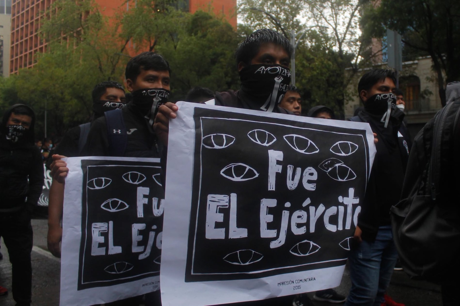 CNDH niega haber exonerado al Ejército por Ayotzinapa, pero arrecian críticas por favorecer a las Fuerzas Armadas 