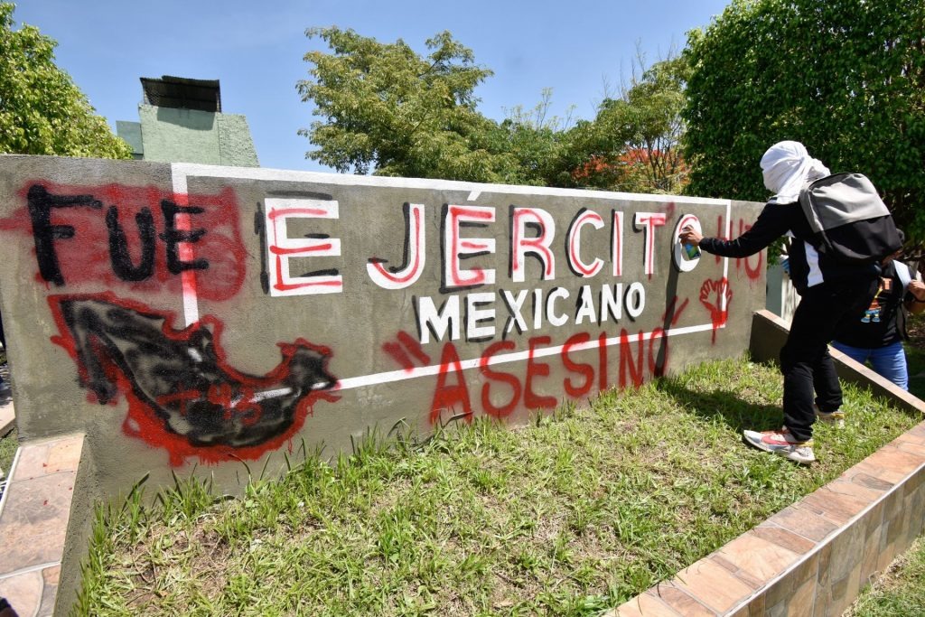 CNDH rechaza blindar al Ejército en Ayotzinapa y desata nueva polémica al arremeter contra sus críticos 