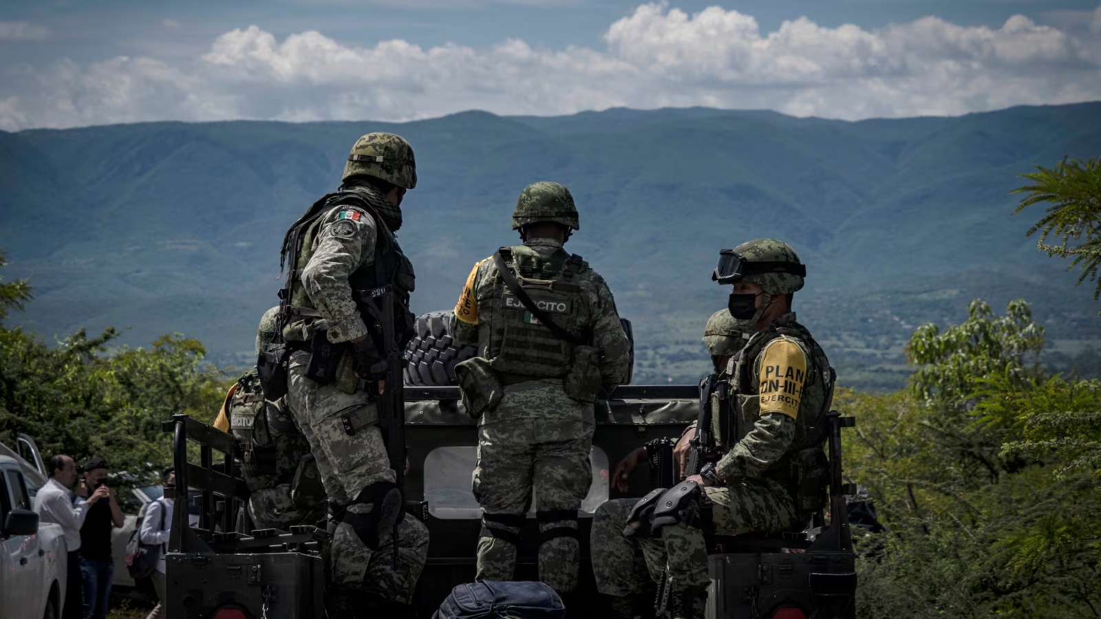 CNDH insiste en que no absolvió al Ejército, mientras crecen los señalamientos por su giro en Ayotzinapa 