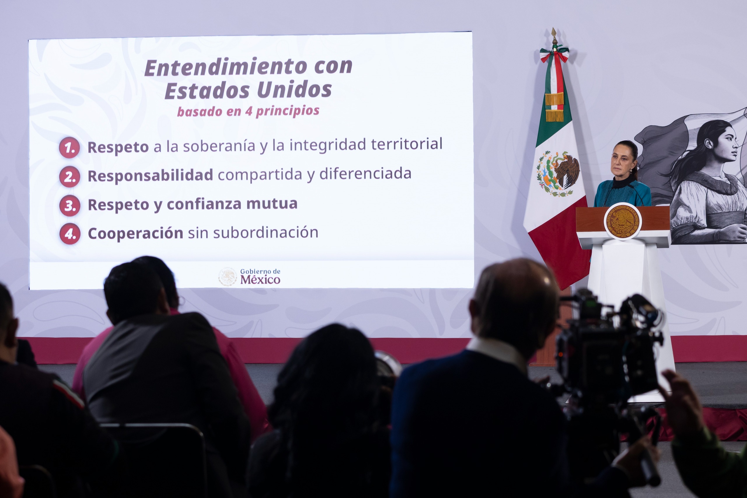 Sheinbaum cuestiona a Ken Salazar y al FBI por captura de El Mayo
