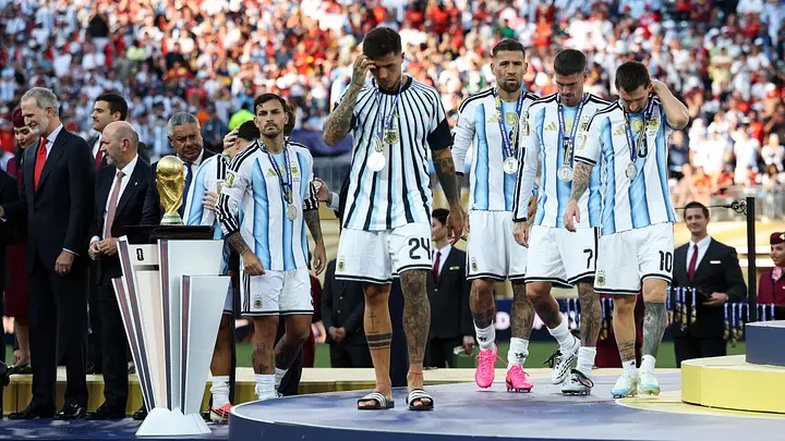 Jugadores batean a Milei