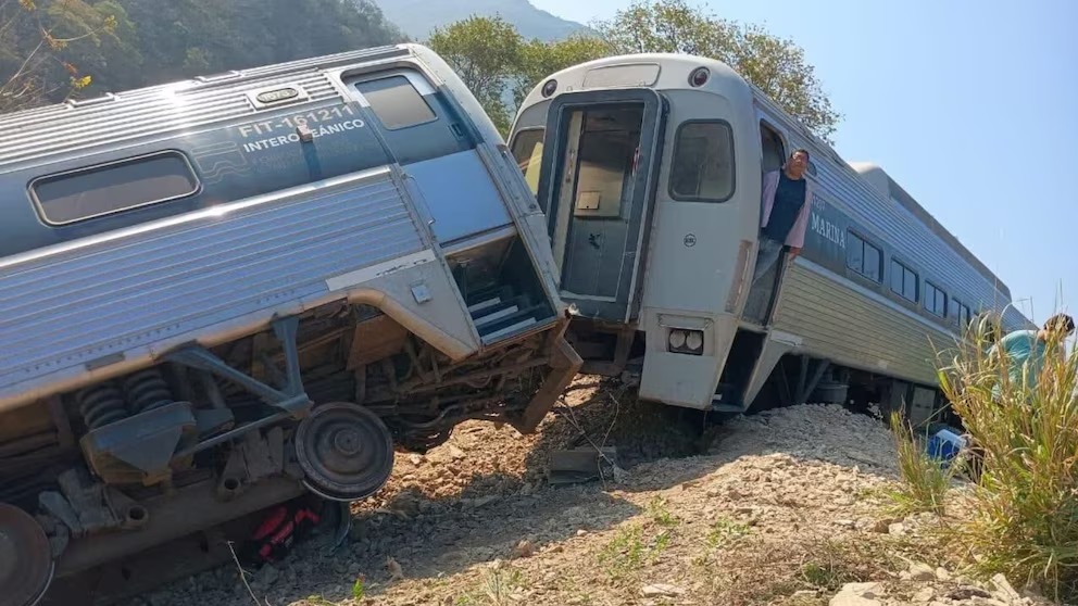Pan denuncia a hijo de AMLO por descarrilamientos de Tren Interoceánico