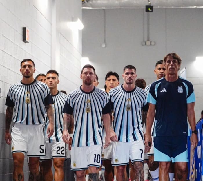 Aficionado argentino llama "llorón" a Messi