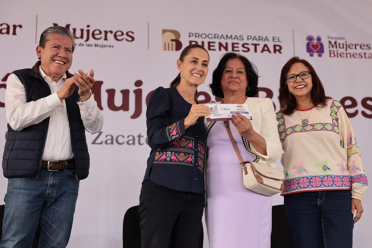 Sheinbaum afirmó que la evaluación docente solo podrá modificarse mediante una consulta nacional.