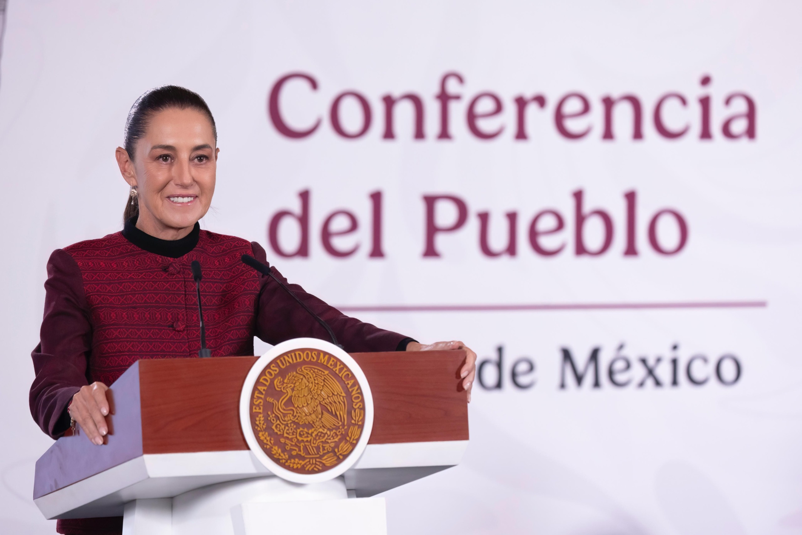 Sheinbaum critica noticias falsas