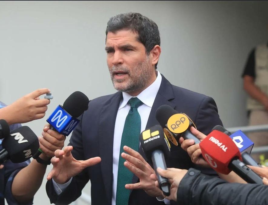 El activista Eduardo Verástegui opina sobre la ceremonia de investidura en Perú.