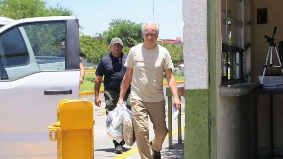Víctor Rodríguez sale del penal